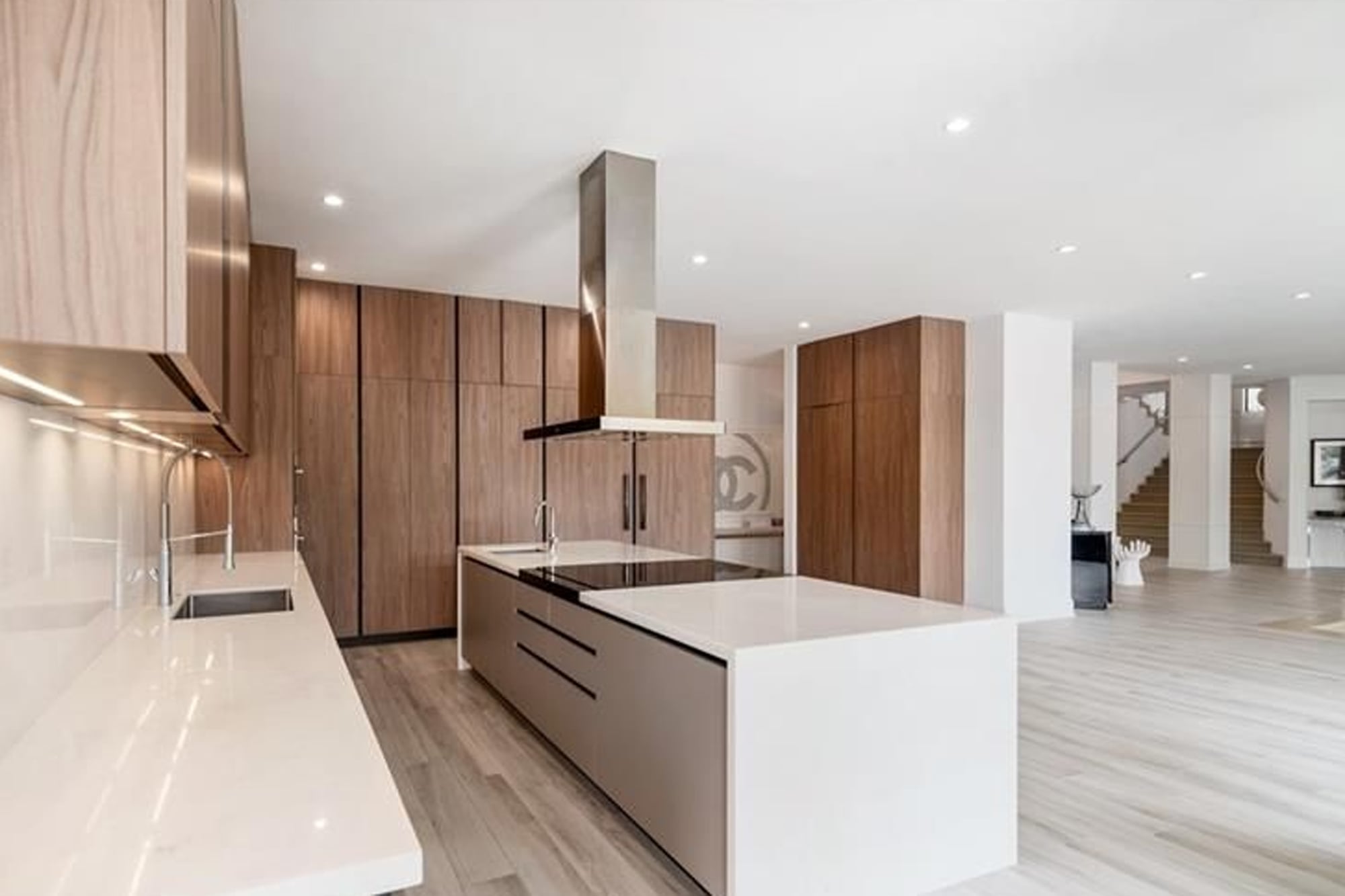 A pocos metros está el toilette de la planta baja