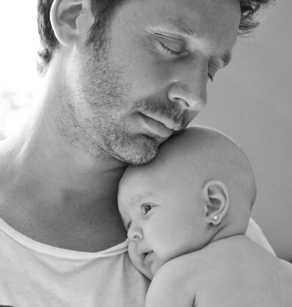 Benjamín Vicuña junto a Magnolia, la hija que tuvo con la China Suárez. (Foto: Instagram/benjaminvicuna.ok)
