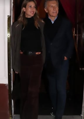 Mauricio Macri ya no oculta su romance con Dolores Teuly (Foto: Instagram/gabyalvarez10_)