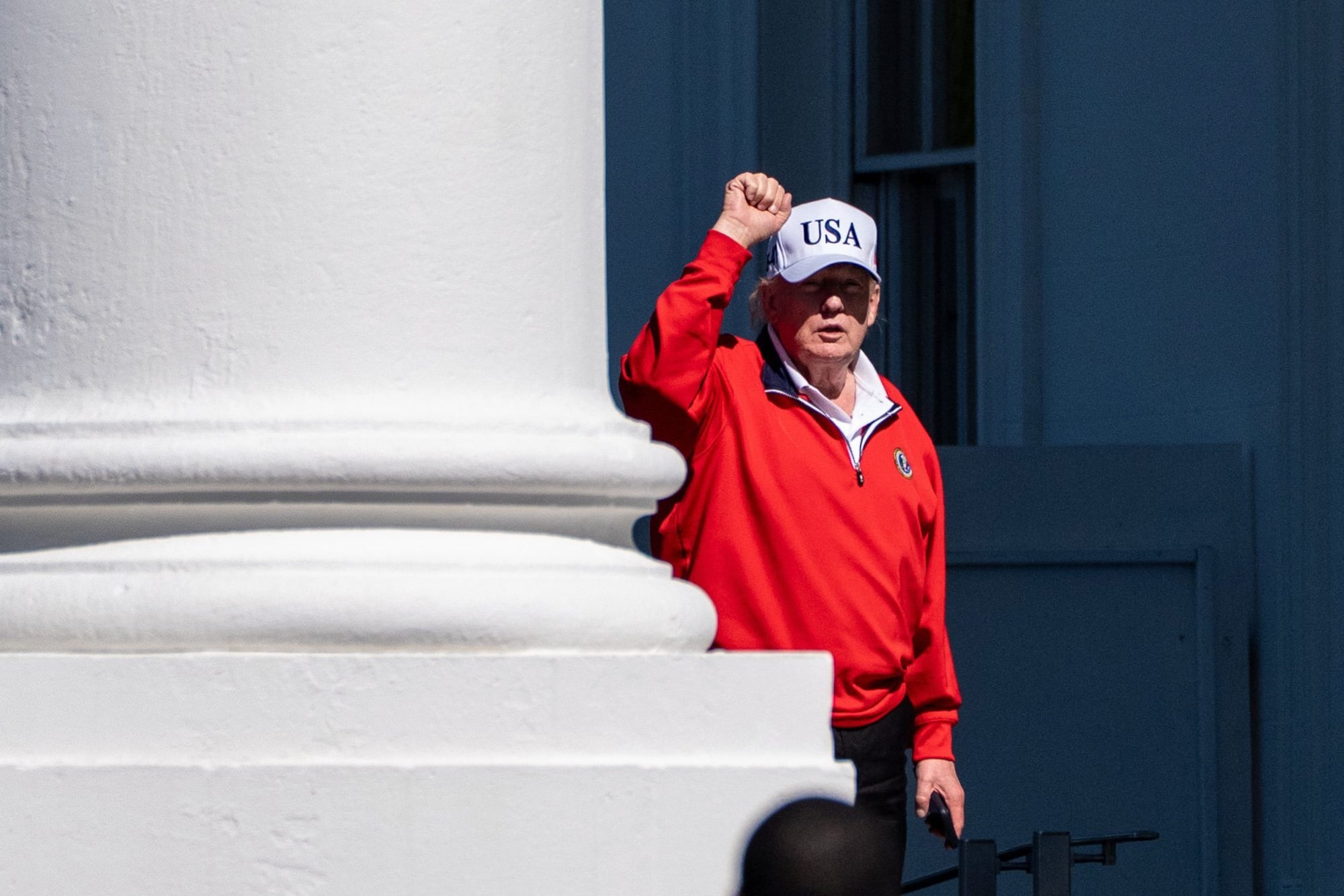 El presidente Donald Trump, al salir de la Casa Blanca