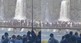 El momento en el que un turista se tiró al agua para recuperar el celular que se le cayó en las Cataratas