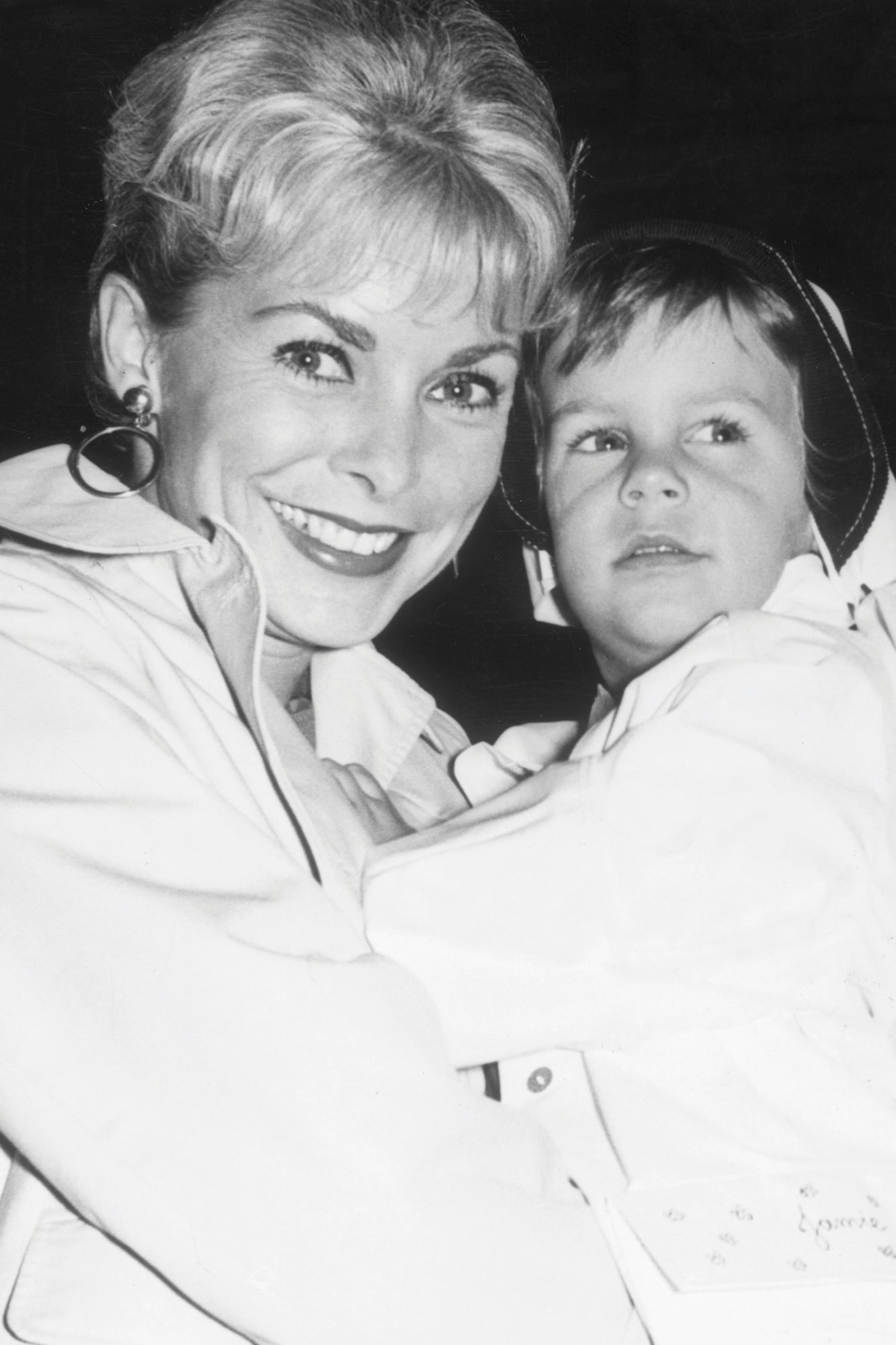 Jamie descubriendo el mundo en brazos de su madre, en 1961