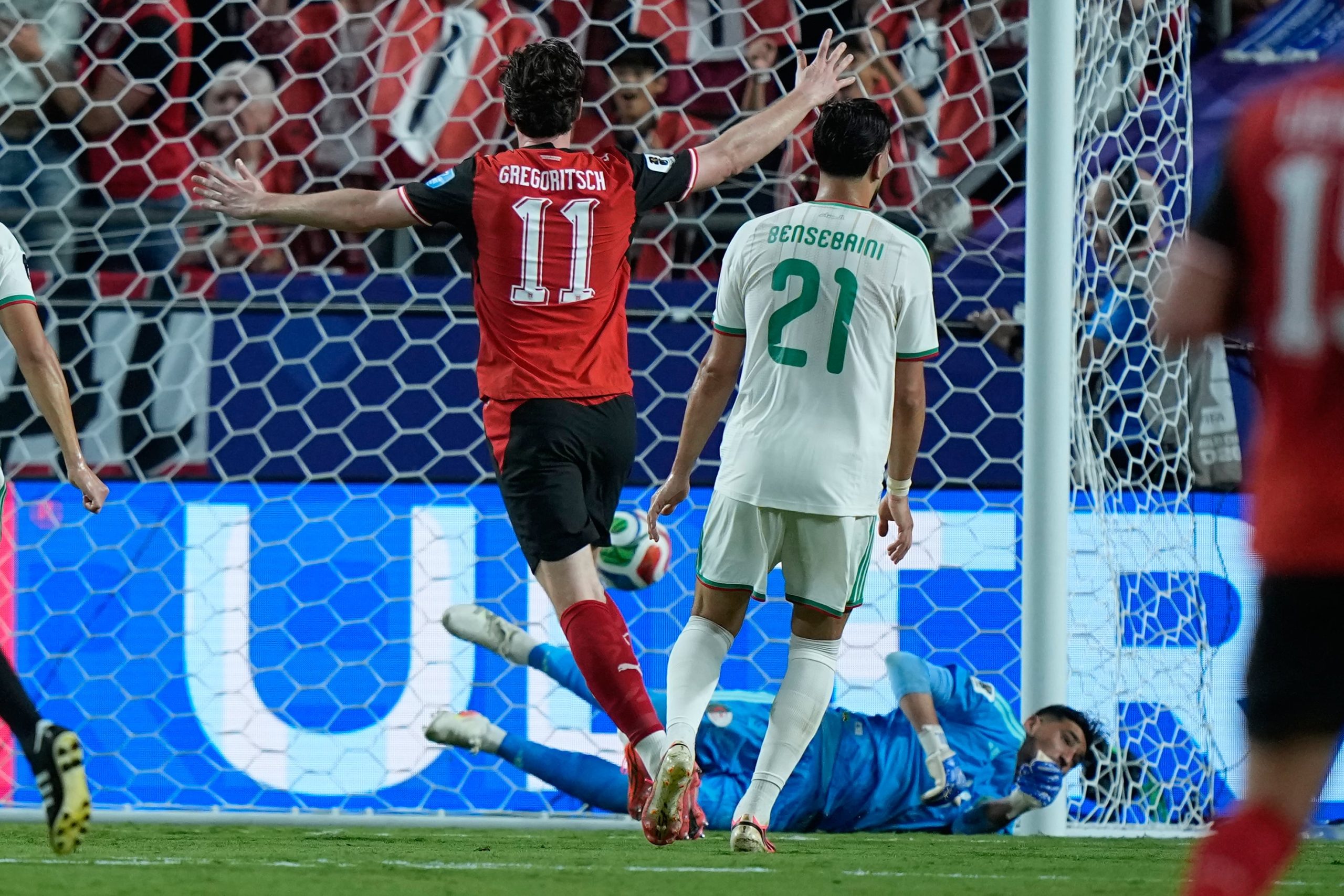 Argelia y Austria se hicieron goles en tiempo adicional, terminaron 3-3 y dejaron fuera a Irán.