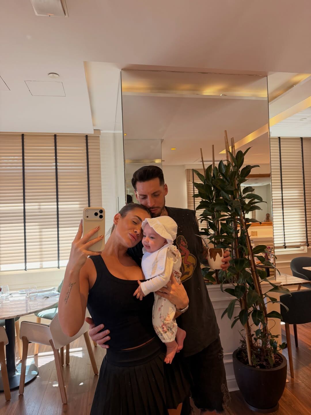 La familia Homs desplegó looks urbanos y de estilo propio por Madrid Foto: @camihoms
