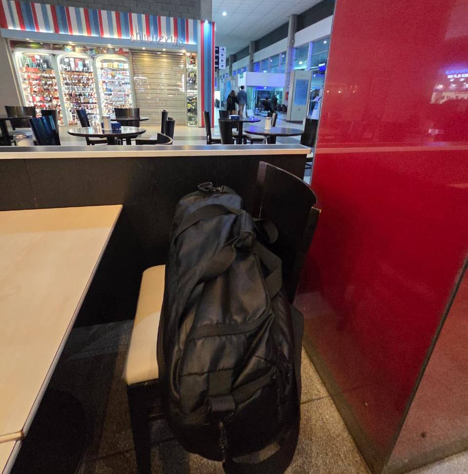 En lugar de enviarlos, Ramírez y Francesch decidieron entregarlos personalmente. Subieron a un micro en Mar del Plata  con un bolso cargado de productos (Foto: Gentileza Artrogip).