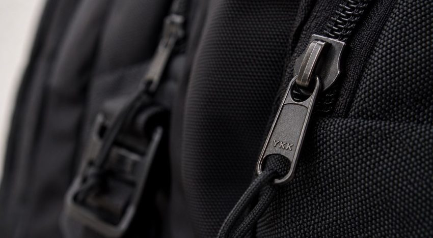 Cuál es el significado de las letras YKK en los cierres de la ropa