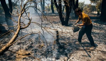 Última hora de los incendios forestales, en directo | Los trabajos en la sierra oeste de Madrid se centran en el entorno del río Cofio, uno de los puntos críticos