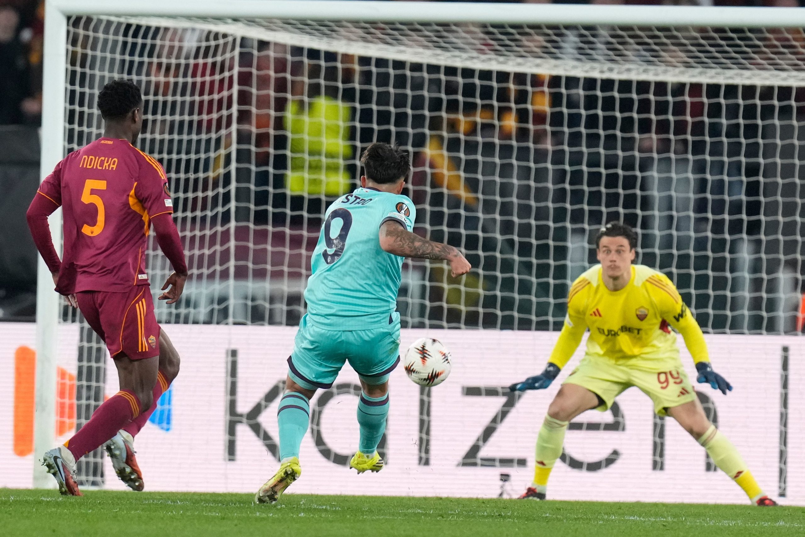 Un gol de Santiago Castro justo contra la Roma