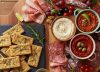 Cómo hacer galletitas saladas de romero y parmesano: la receta fácil para una picada o merienda