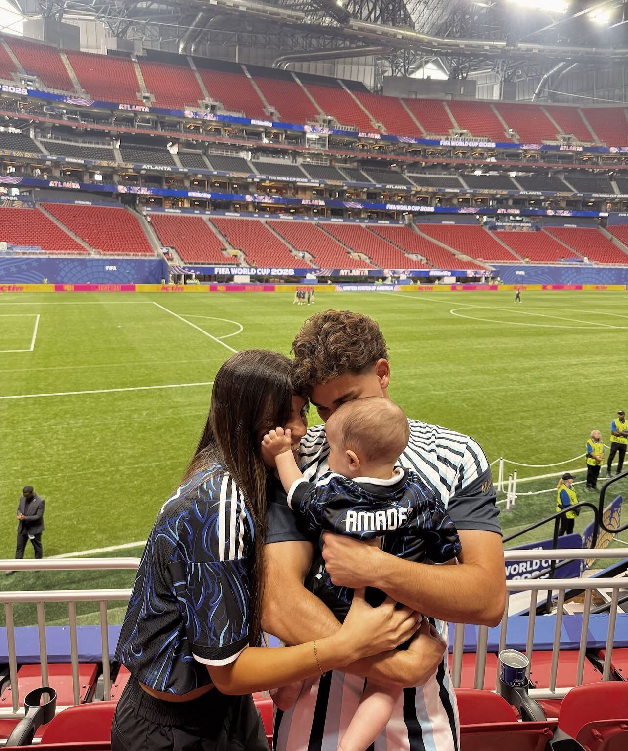 Emilia Ferrero junto a su familia Foto: @emiliafferrero