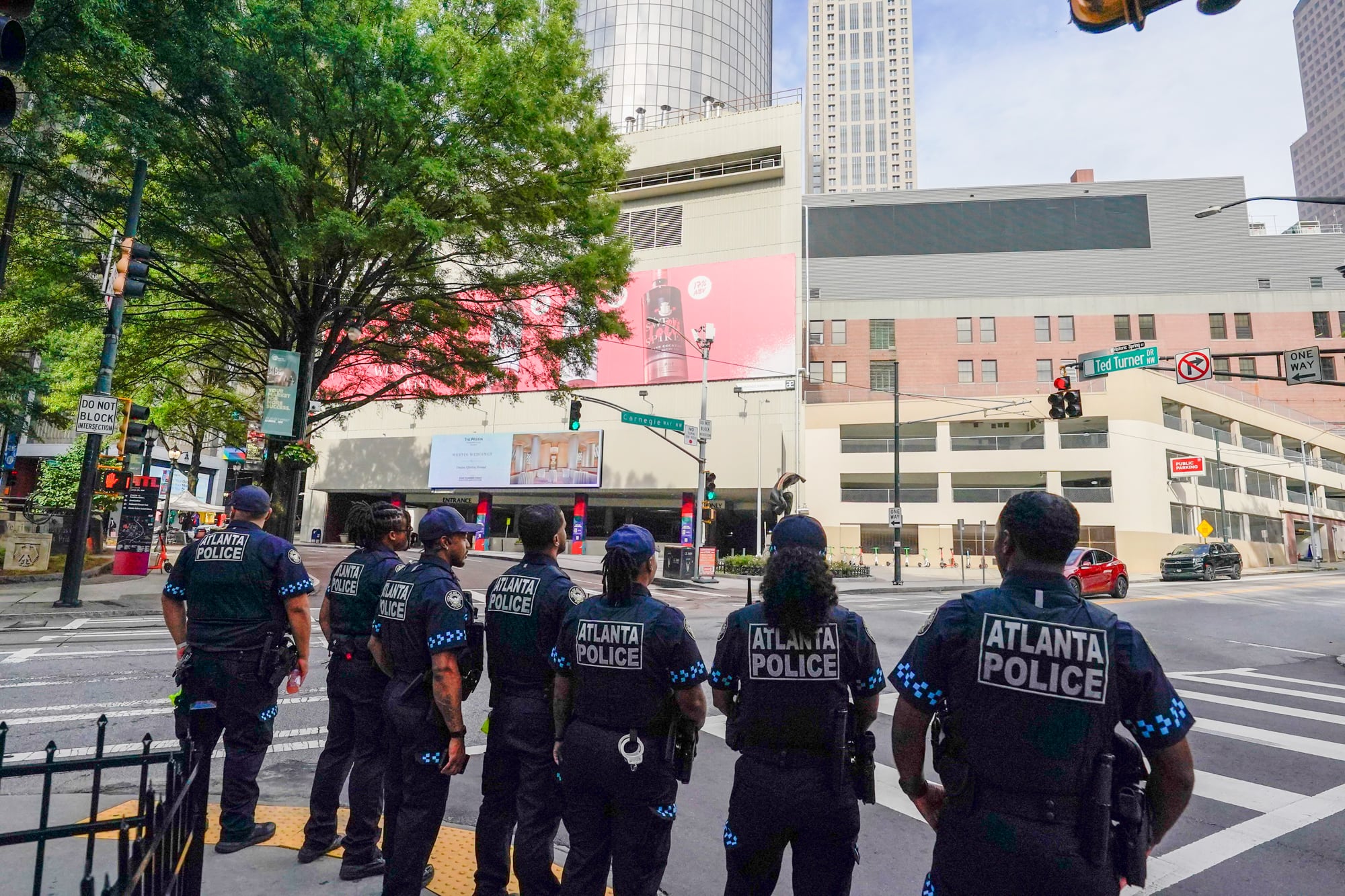 Policías en las inmediaciones del hotel donde se hospedará Argentina en Atlanta, Estados Unidos