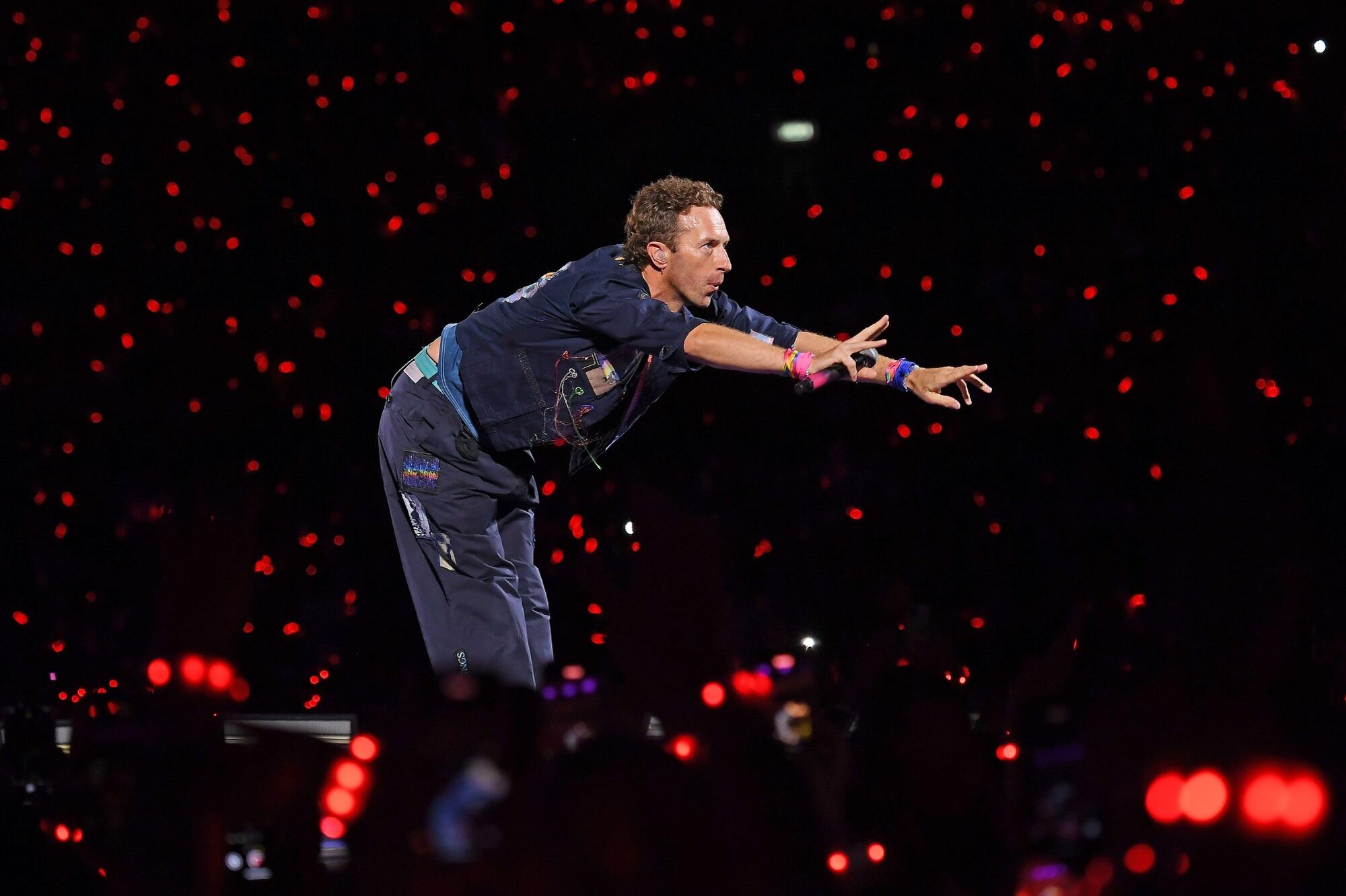 Chris Martin, líder de Coldplay, presentará el show del mediotiempo en la final del Mundial 2026