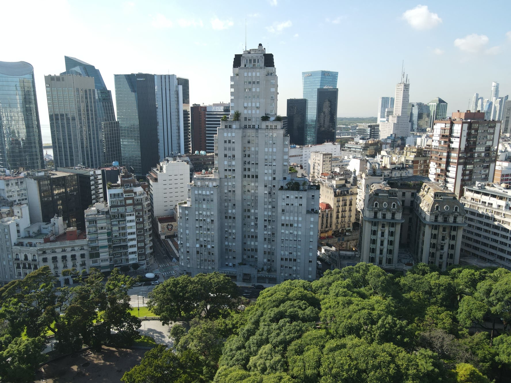 El hotel Plaza se encuentra a metros del mítico Kavanagh
