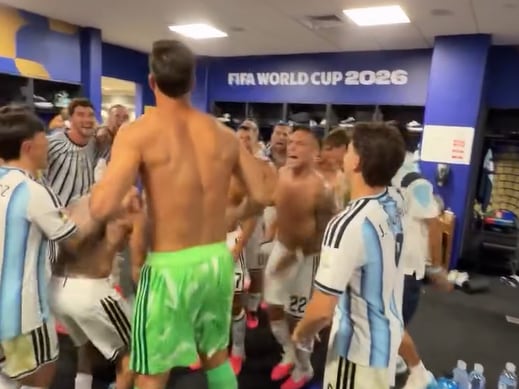 Se desató la locura en el vestuario argentino (Foto: @nicolasotamendi30)