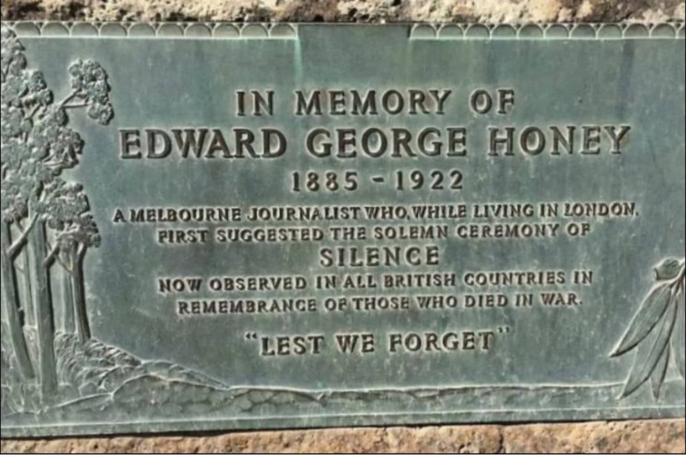 La placa que homenajea a Edward Honey, el creador australiano del minuto de silencio, en Melbourne