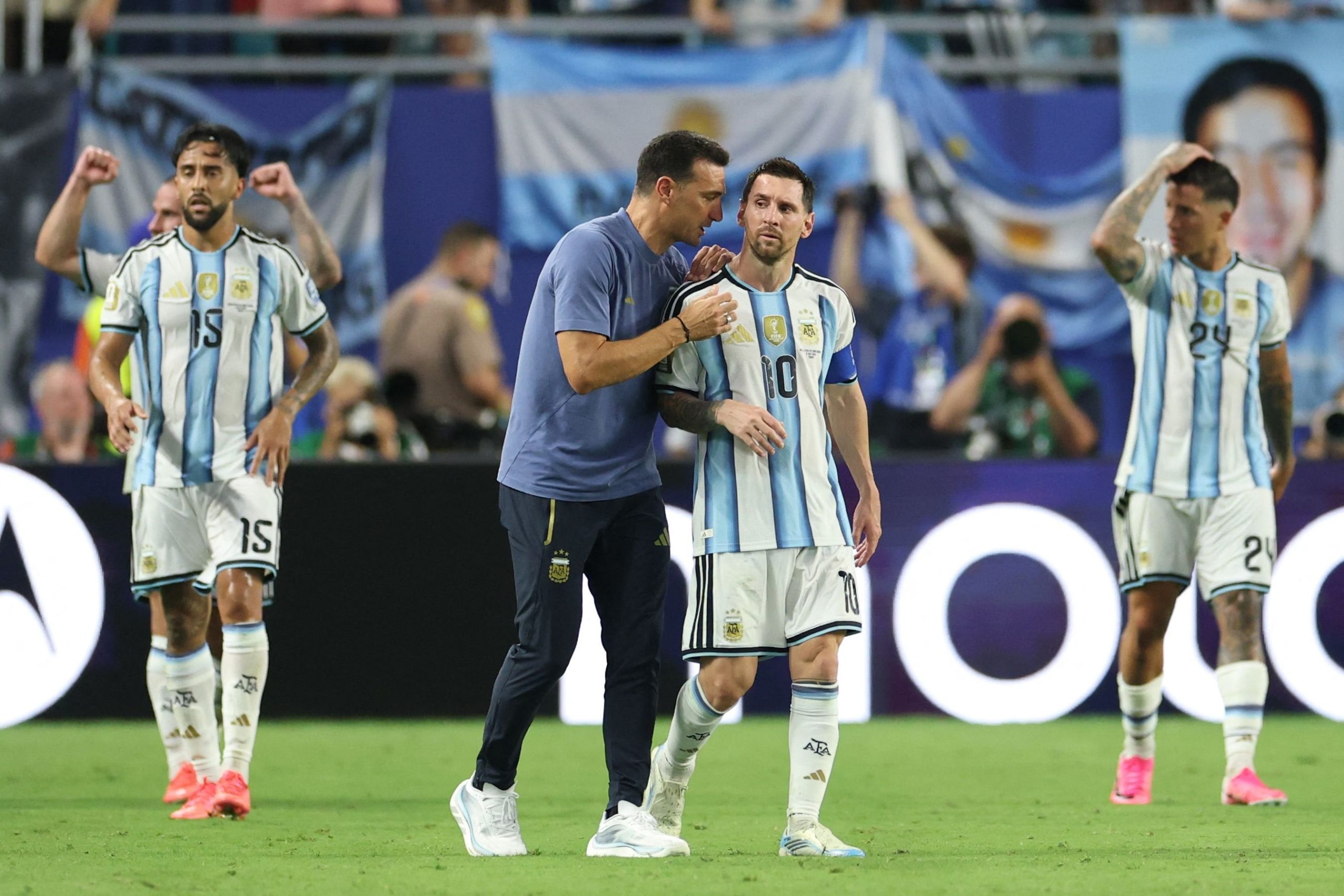 Lionel Scaloni y Lionel Messi, el técnico y el capitán de la Argentina: el seleccionador expuso sobre cómo las redes sociales agigantan una noticia falsa