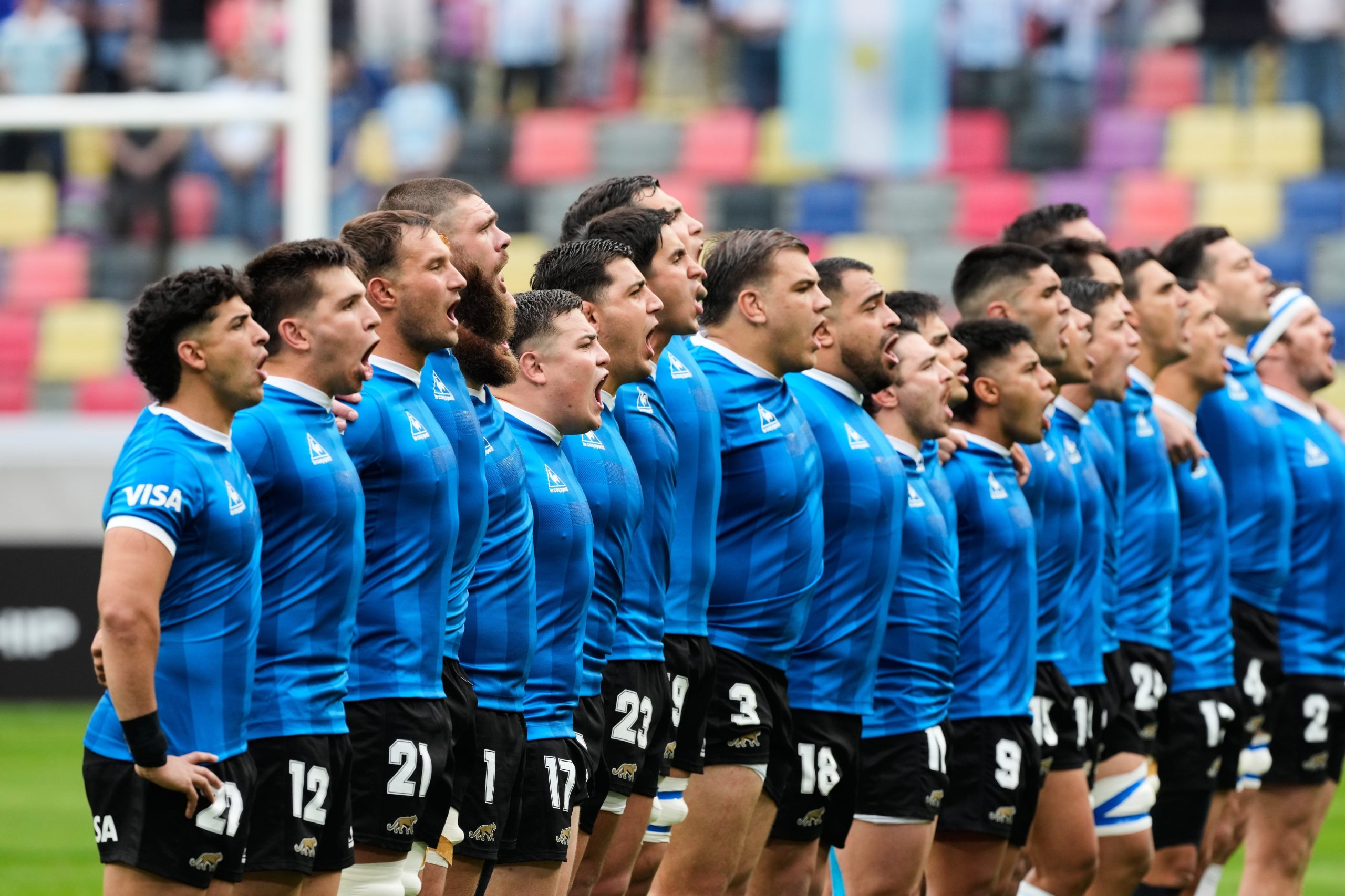 Los Pumas, con una camiseta en homenaje a los campeones de fútbol en el Mundial México 1986