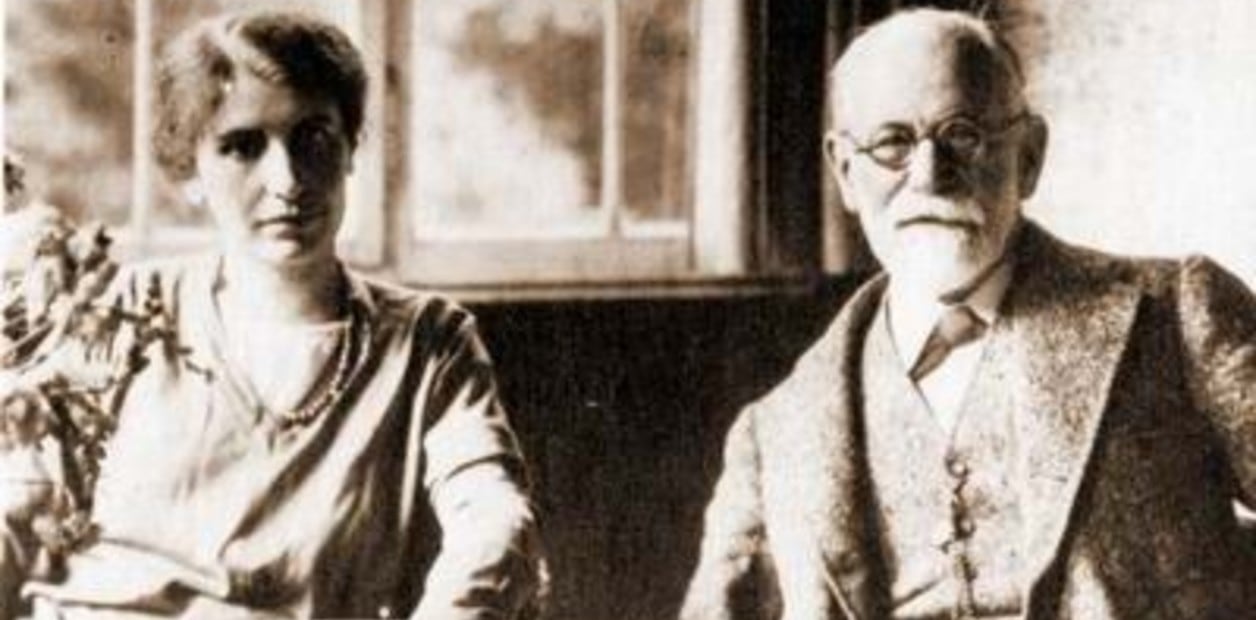 Sigmund Freud junto a su hija Anna. (Foto: Archivo Clarín)