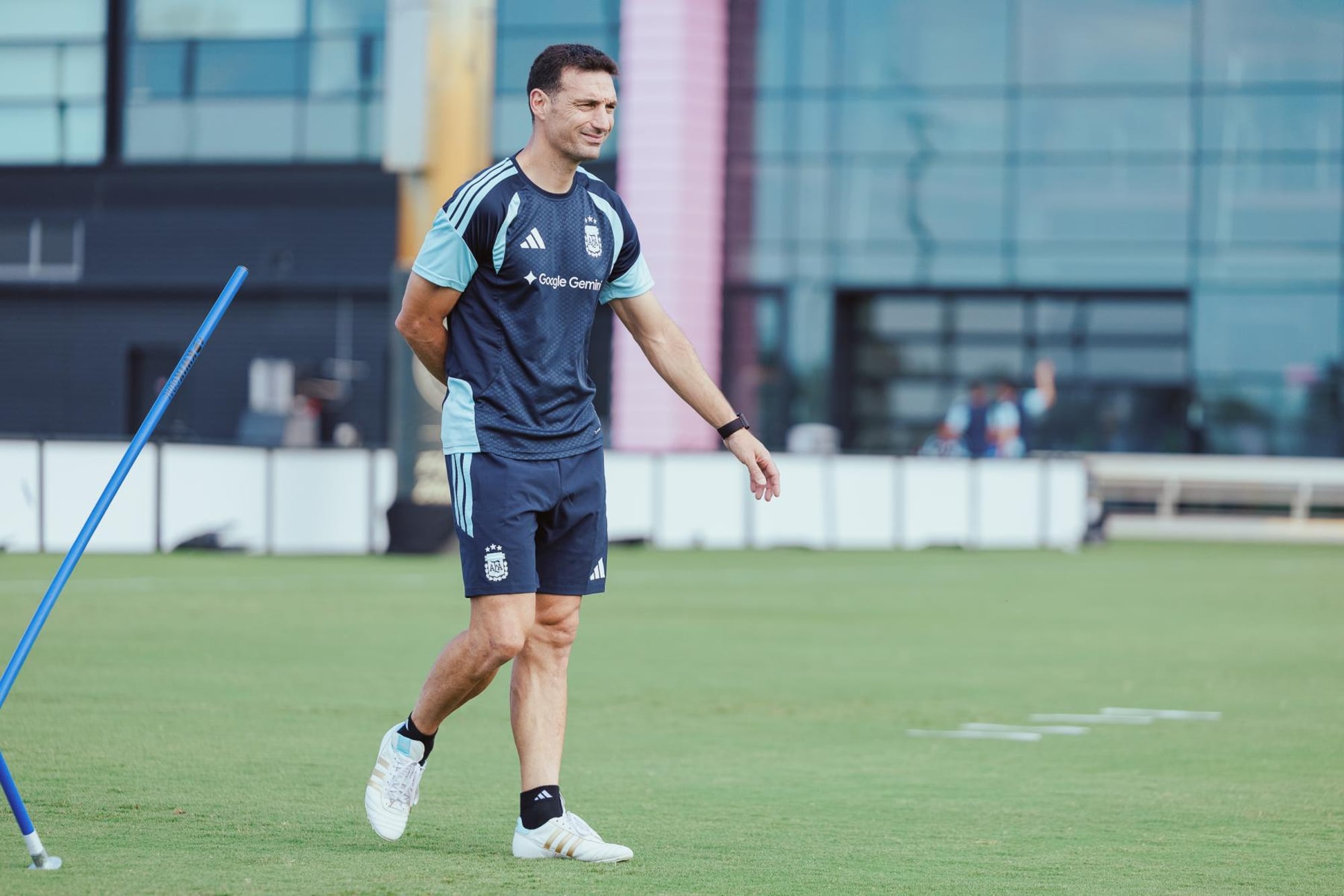 Lionel Scaloni en el último entrenamiento de la selección previo al duelo con Suiza