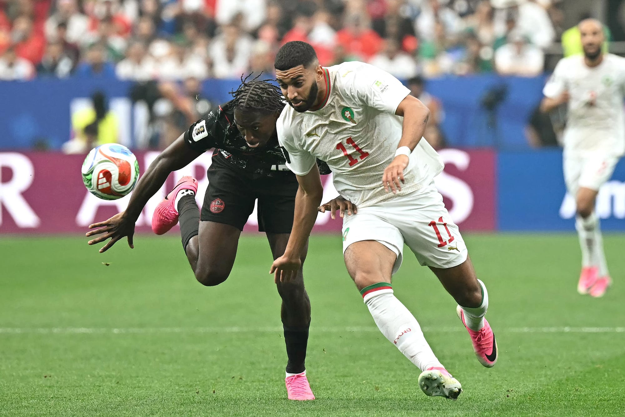Saibari, goleador de Marruecos, sintió un tirón y pidió el cambio antes de la pausa de hidratación (Photo by Paul ELLIS / AFP)