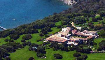 Villa Certosa: cómo eran las escandalosas fiestas “bunga bunga” de Silvio Berlusconi en la, recién vendida, mansión de Cerdeña