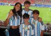 De Antonela Roccuzzo a Valu Cervantes: los looks de las mujeres de la Selección para alentar a la Scaloneta