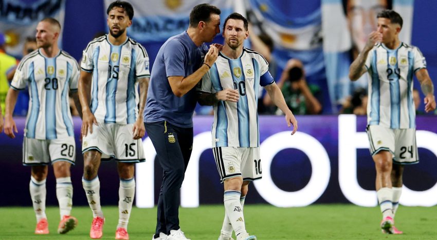 La broma de Lionel Messi cuando los jugadores de Cabo Verde lo esperaron para sacarse fotos tras el partido