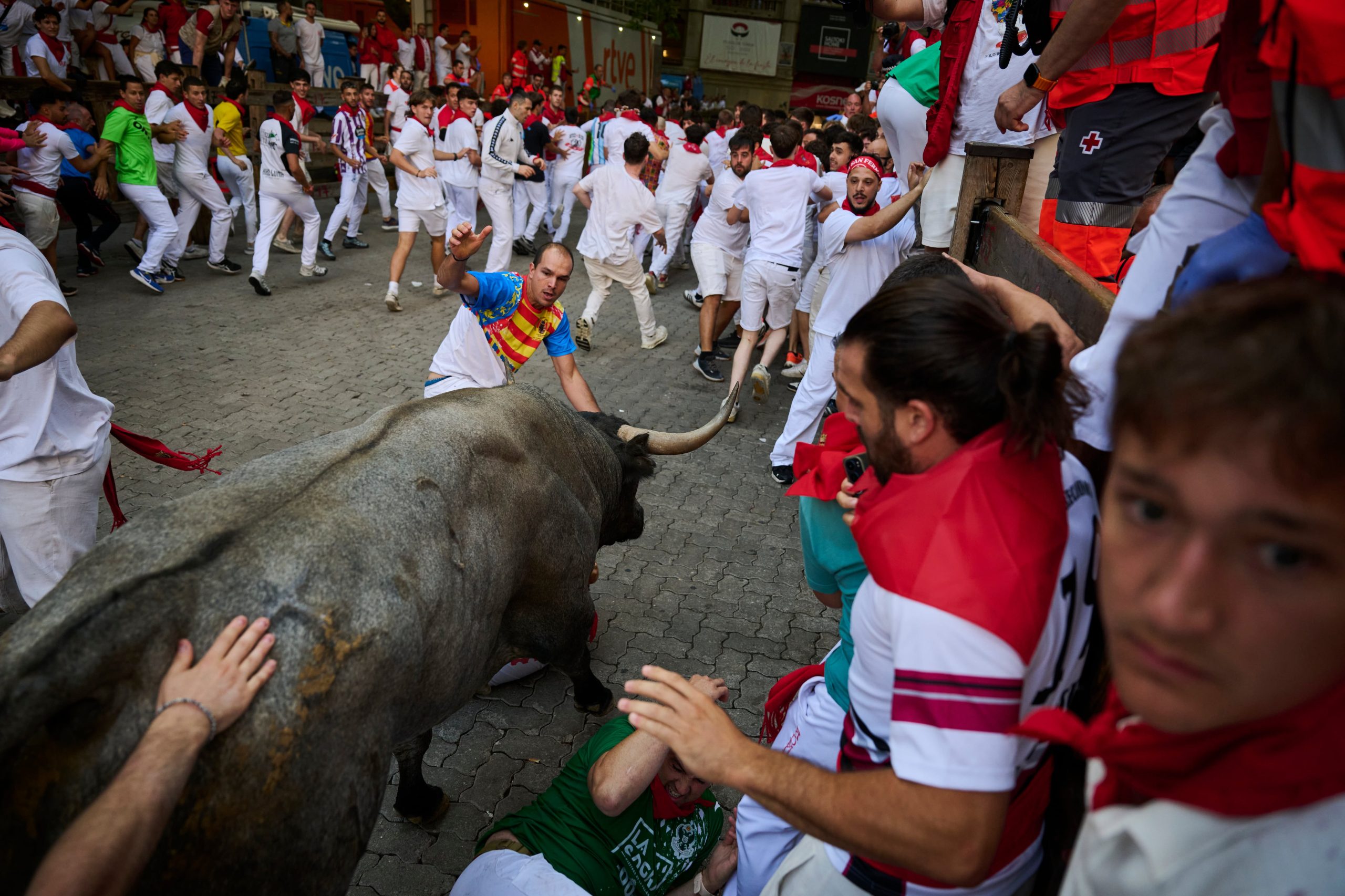Quinto encierro de las fiestas de San Fermín 2026 con toros de José Escolar.