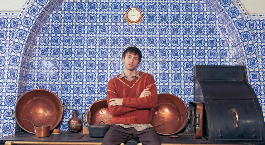 “El blanco de las burlas”: protagonista de un éxito teatral, posa en su finca familiar y cuenta cómo superó el bullying