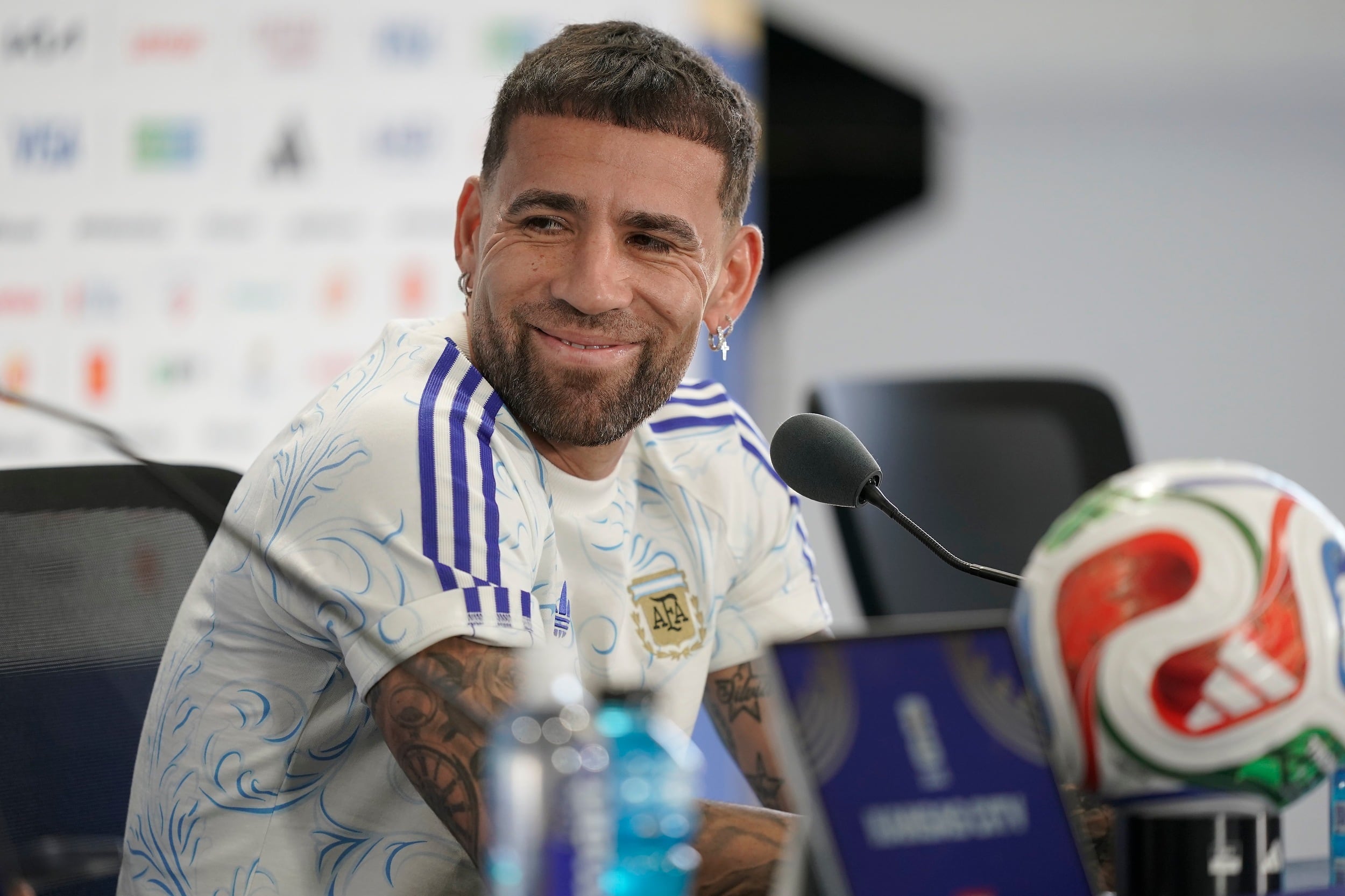 Otamendi también fue elegido como el jugador que más masajes pide