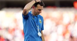 Quebrado, Scaloni puso en duda si seguirá en la selección: “Me duele en el alma, lo siento”