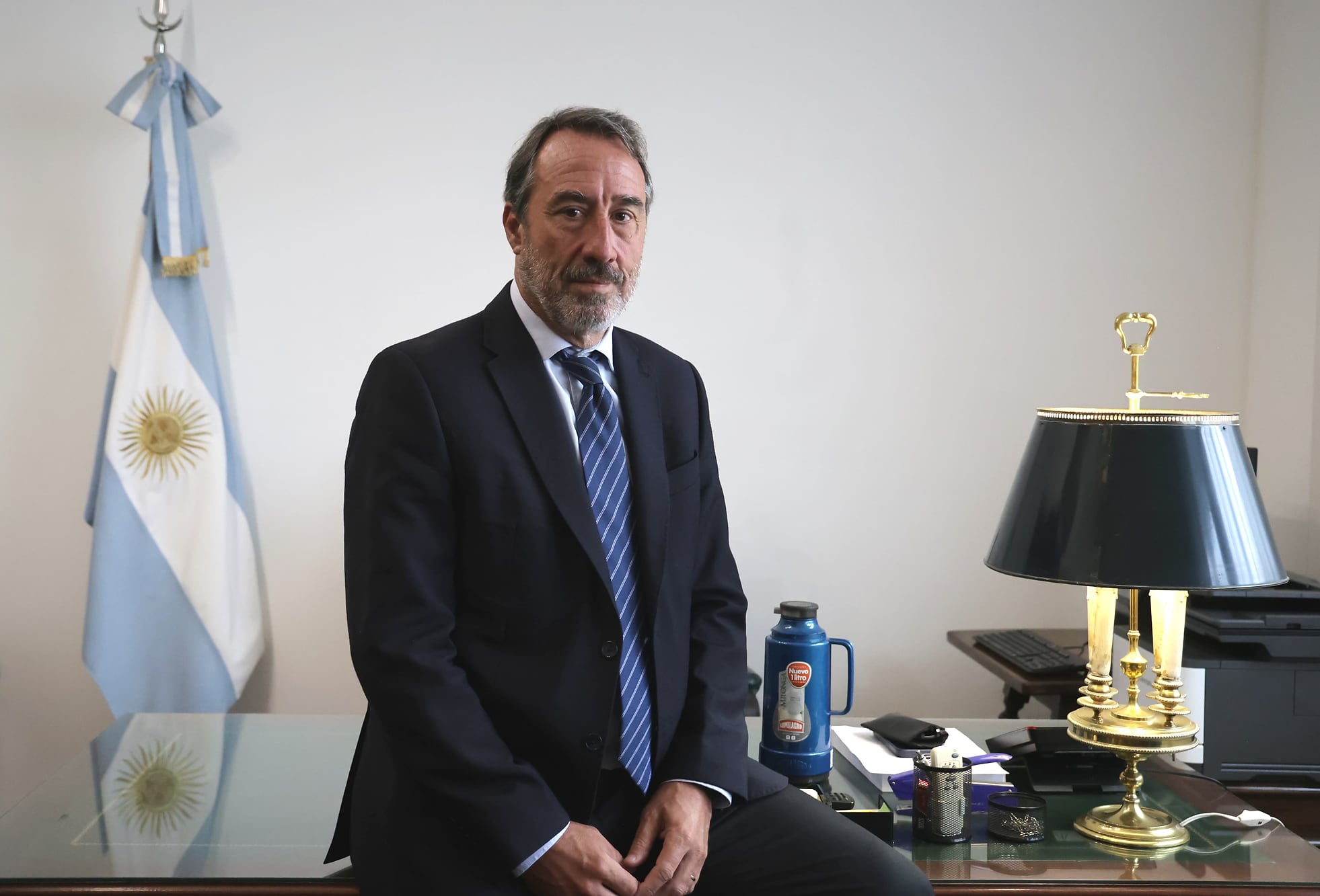 Mariano Llorens en su despacho de Comodoro Py