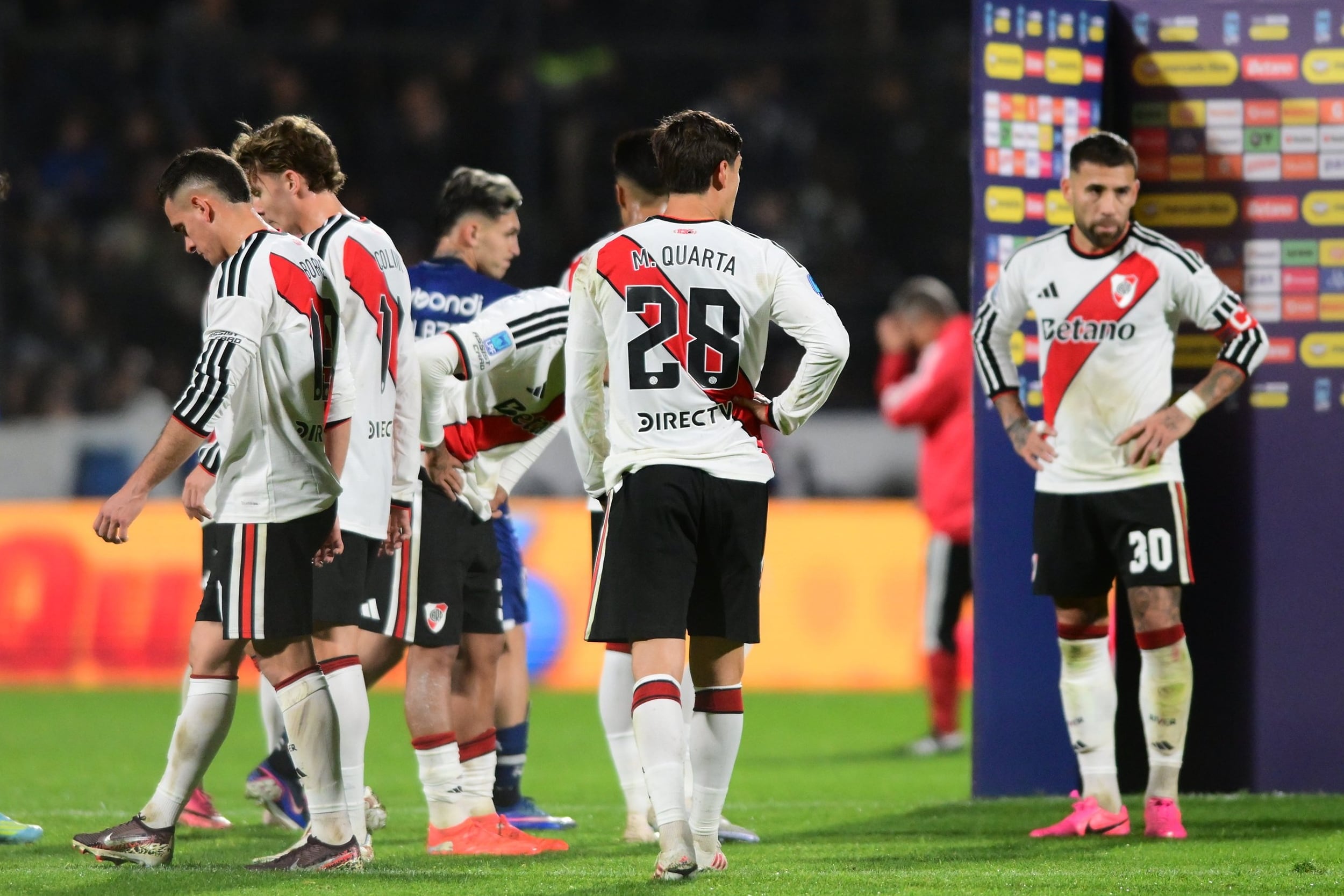 Futbolistas cabizbajos: River volvió a perder y sigue sin rumbo
