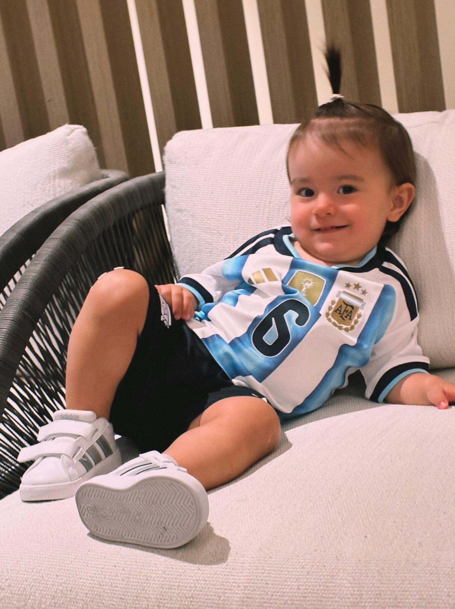 Aurora Martínez con su camiseta albiceleste Foto: @lopezbenitezmuri