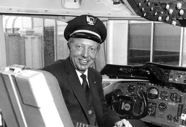Al Haynes, capitán del vuelo 232 de United Airlines. Tras sobrevivir al accidente y recuperarse de sus heridas, volvió a volar, se retiró en 1991 y luego se dedicó a dar charlas sobre seguridad aérea