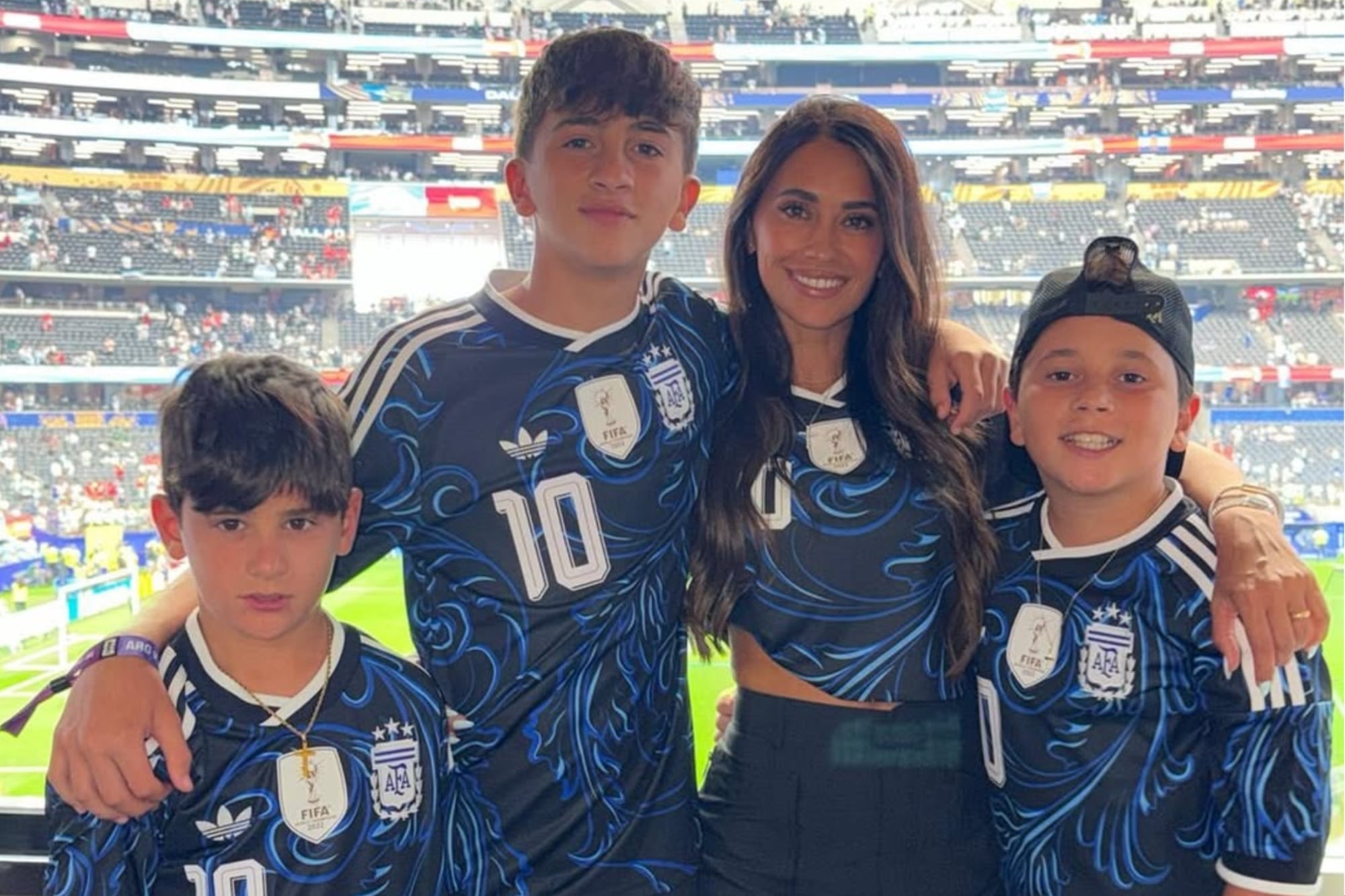 El look de Anto Roccuzzo para el partido de Argentina ante Suiza es el mismo que utilizó para el duelo ante Cabo Verde