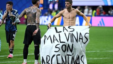 Qué dice el reglamento de la FIFA sobre la bandera de Malvinas que desplegaron los jugadores de Argentina