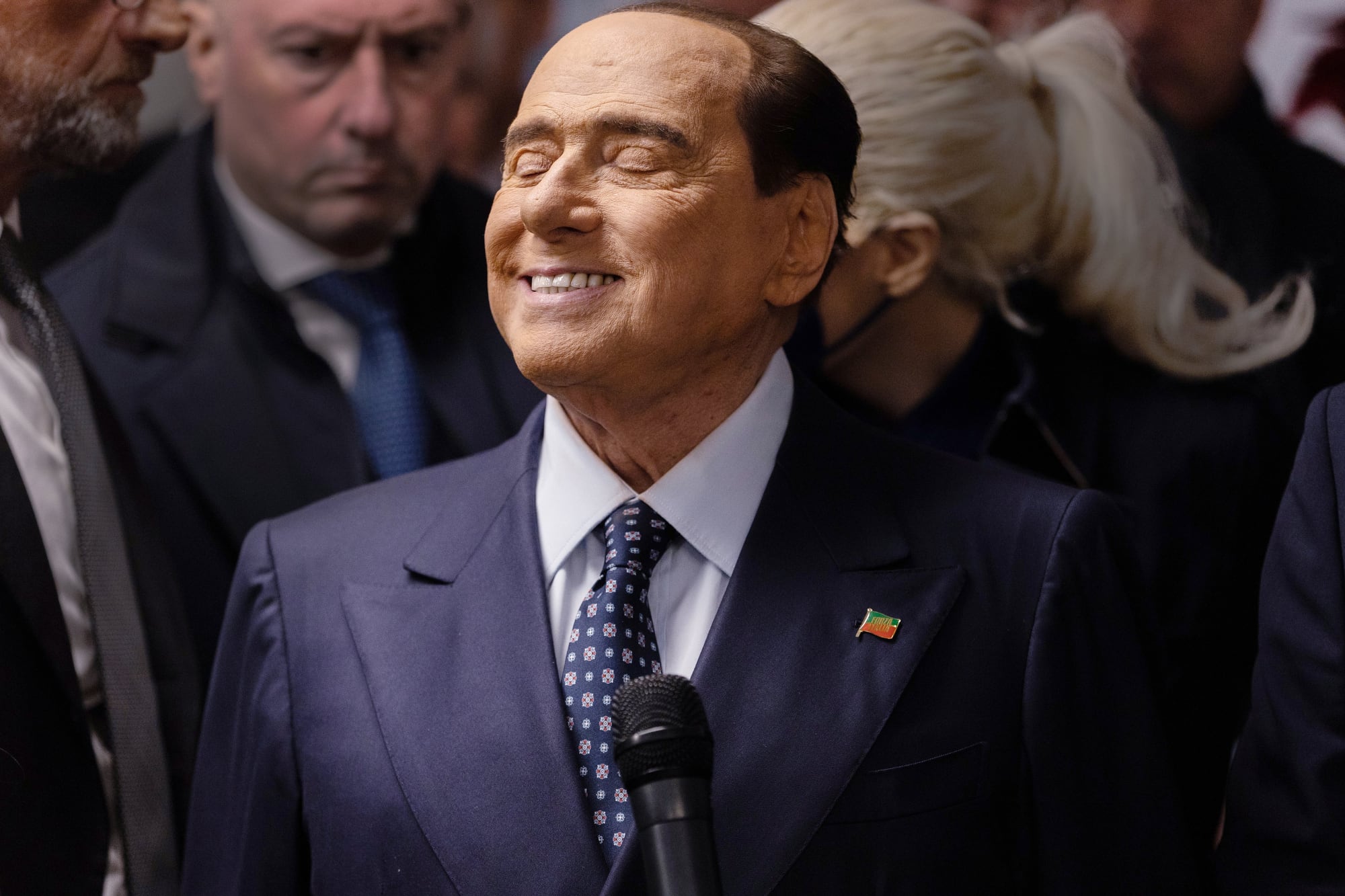 MILAN, ITALY - NOVEMBER 19Berlusconi salió absuelto de todas las acusaciones que cayeron sobre él por las fiestas bunga bunga (Photo by Emanuele Cremaschi/Getty Images