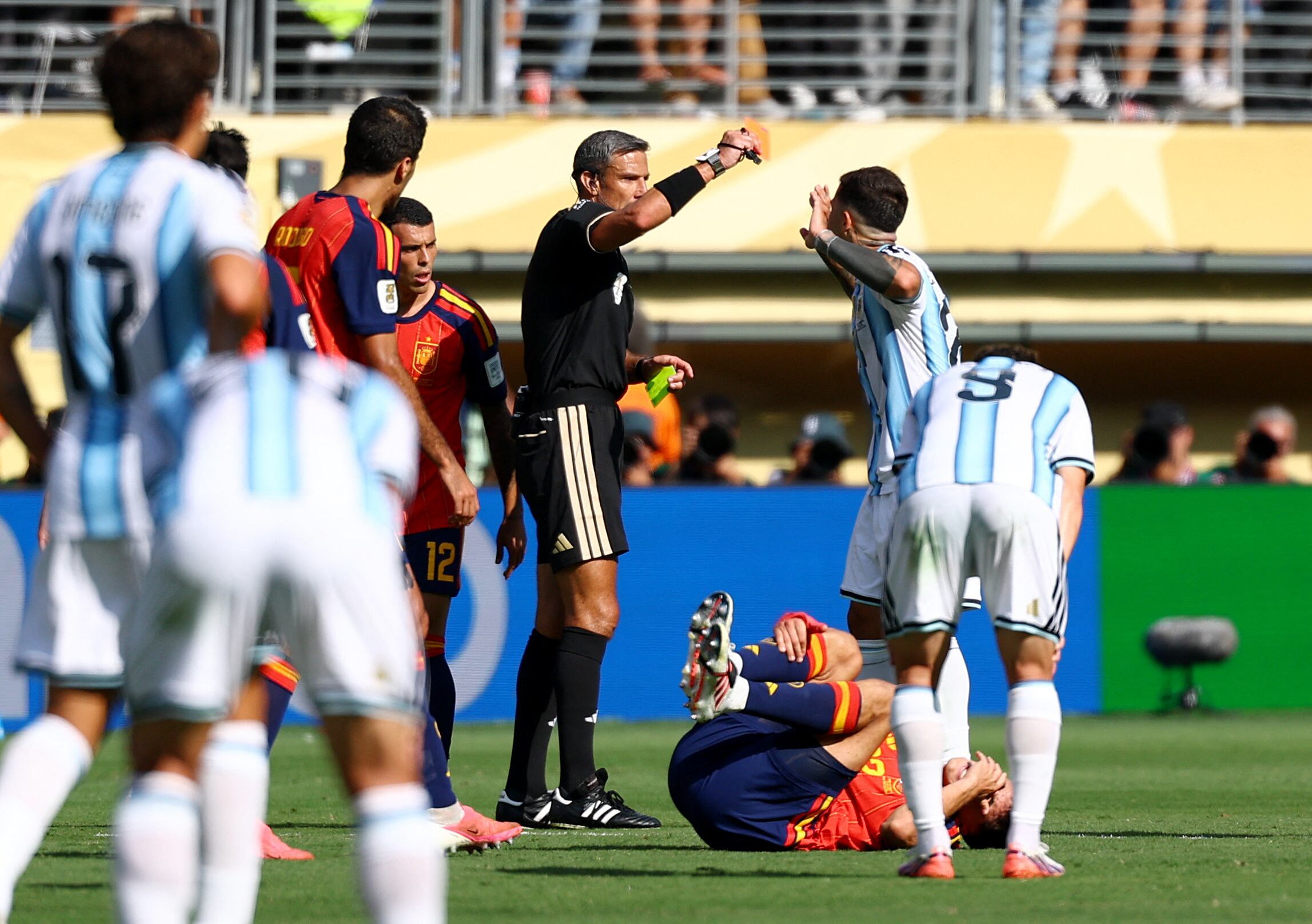 El árbitro se retiró después de dirigir la final del Mundial (Foto: REUTERS/Kai Pfaffenbach)