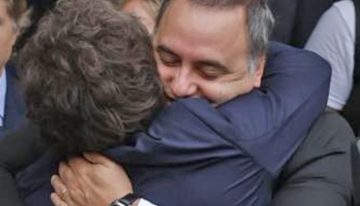 La funcionaria que le prestó su tarjeta a Adorni declaró que él también habría intentado comprarse un Smart TV
