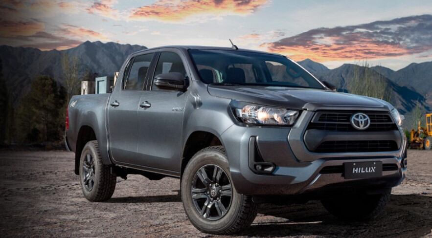 La transmisión es manual de seis velocidades de la Hilux 4x4 CC DX 2.4 TDI. Foto: Toyota.com.ar.