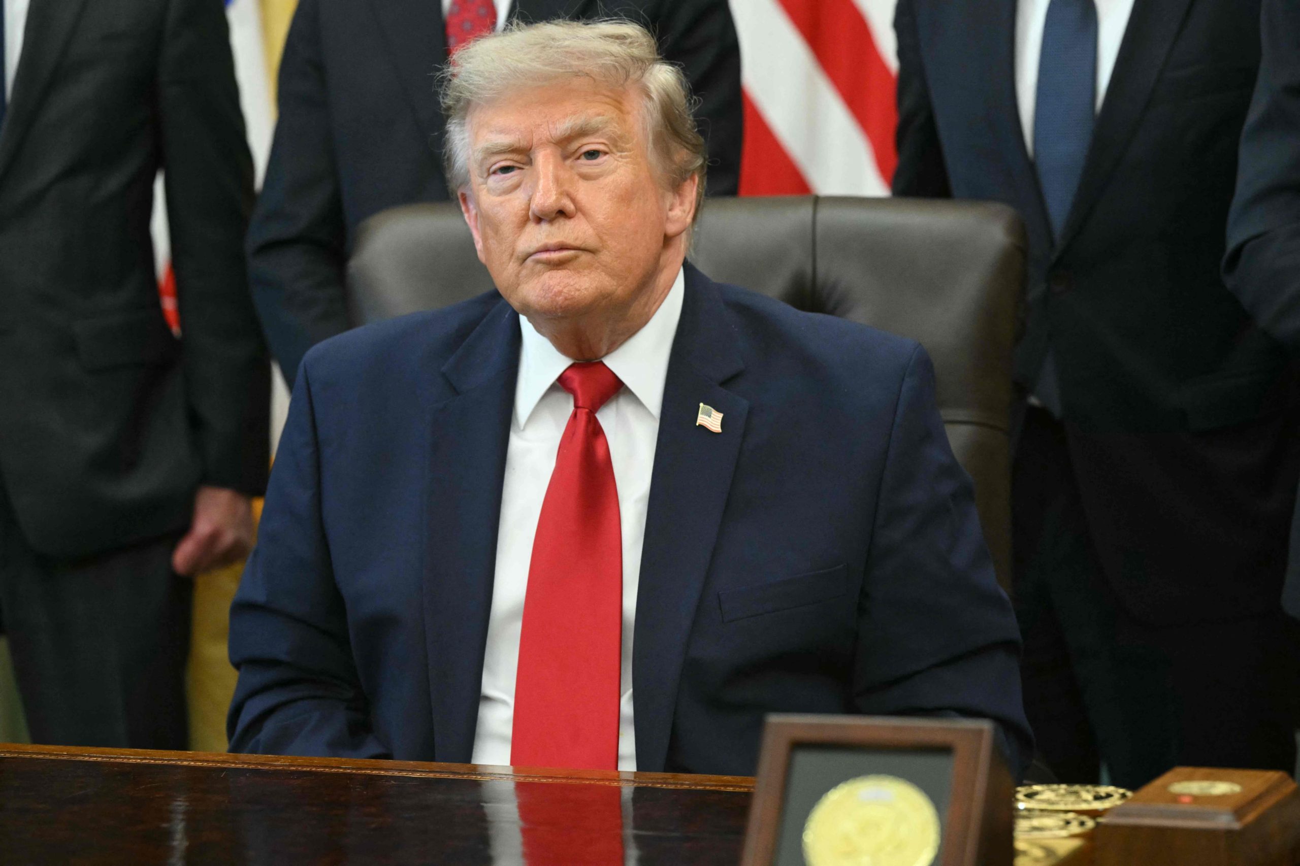 Trump durante una ronda de prensa en el Salón Oval