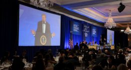 Trump volvió a la cena de periodistas de la Casa Blanca a tres meses del tiroteo bajo un fuerte operativo de seguridad