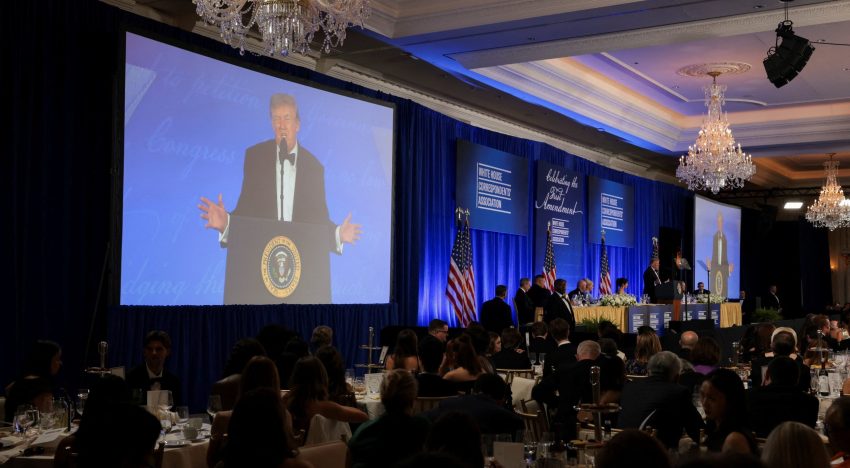Trump volvió a la cena de periodistas de la Casa Blanca a tres meses del tiroteo bajo un fuerte operativo de seguridad