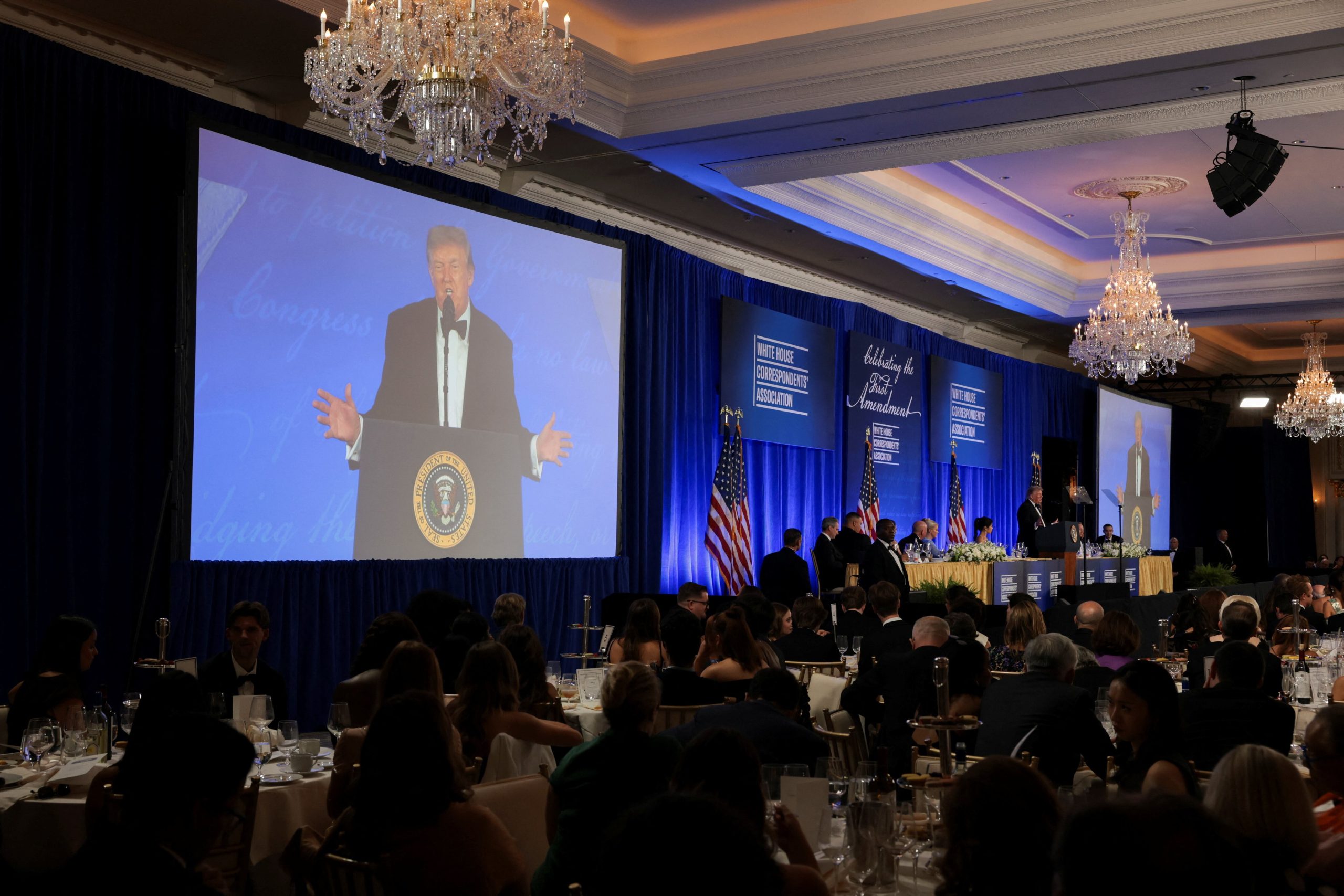 Donald Trump hablando en la cena de corresponsales de la Casa Blanca este viernes 24 de julio. (Foto: REUTERS/Jonathan Ernst)