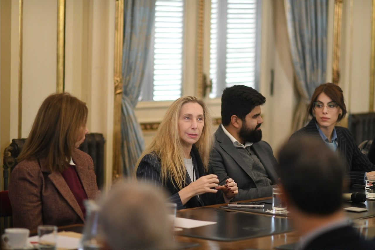 Karina Milei con legisladores de origen porteño; a su lado Pilar Ramírez y Fabián Fernández