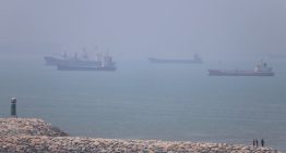 Irán lanzó ataques contra países del Golfo, anunció el cierre del estrecho de Ormuz y crece la tensión con EE.UU.