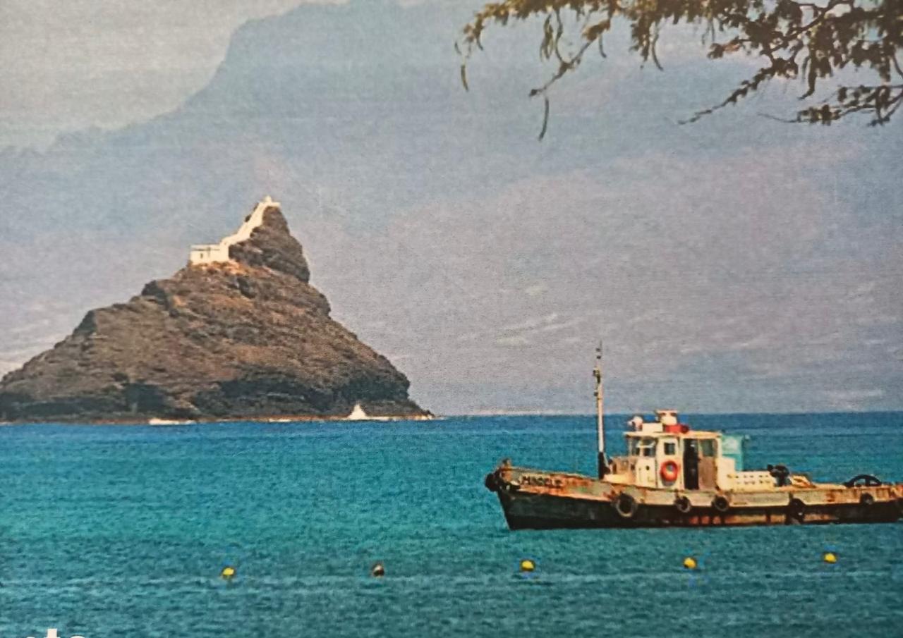 El Islote dos Pássaros situado en la bahía de Mindelo, en Cabo Verde. (Foto: gentileza Adalberto Días)