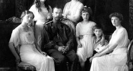 Crece el público que asiste a la vigilia en honor a los Romanov