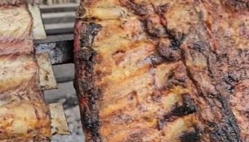 Ni Carlos Keen ni Tomás Jofré: el pueblo con parrillas y asado a la estaca a 1 hora de CABA, ideal para el próximo feriado
